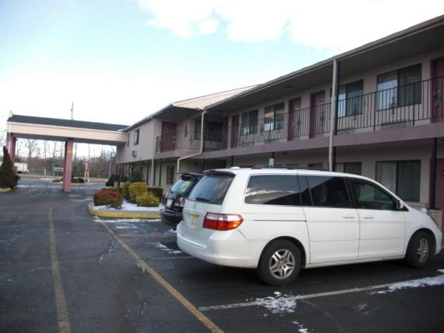 Express Inn - Wall Farmingdale Bagian luar foto