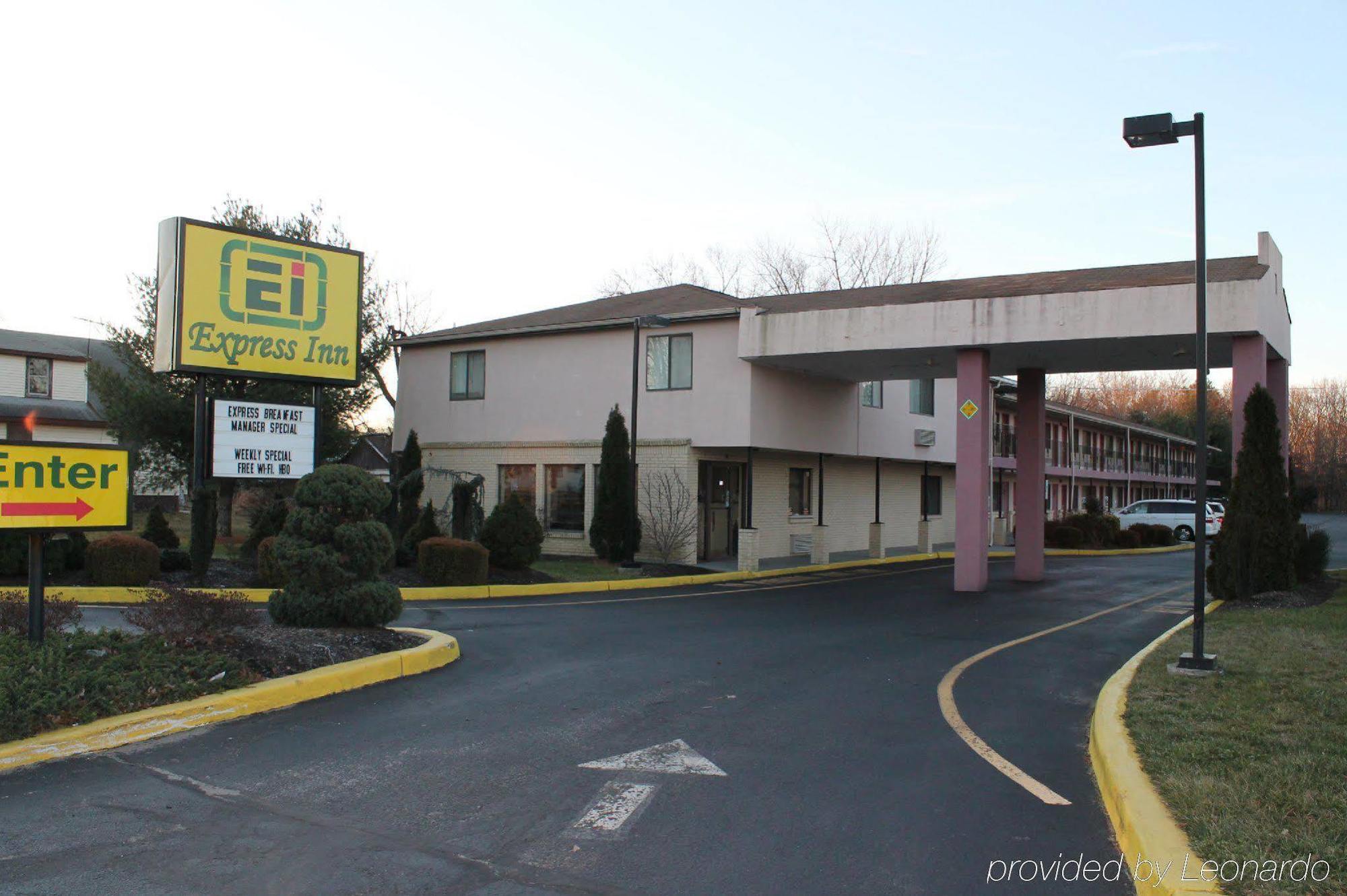 Express Inn - Wall Farmingdale Bagian luar foto